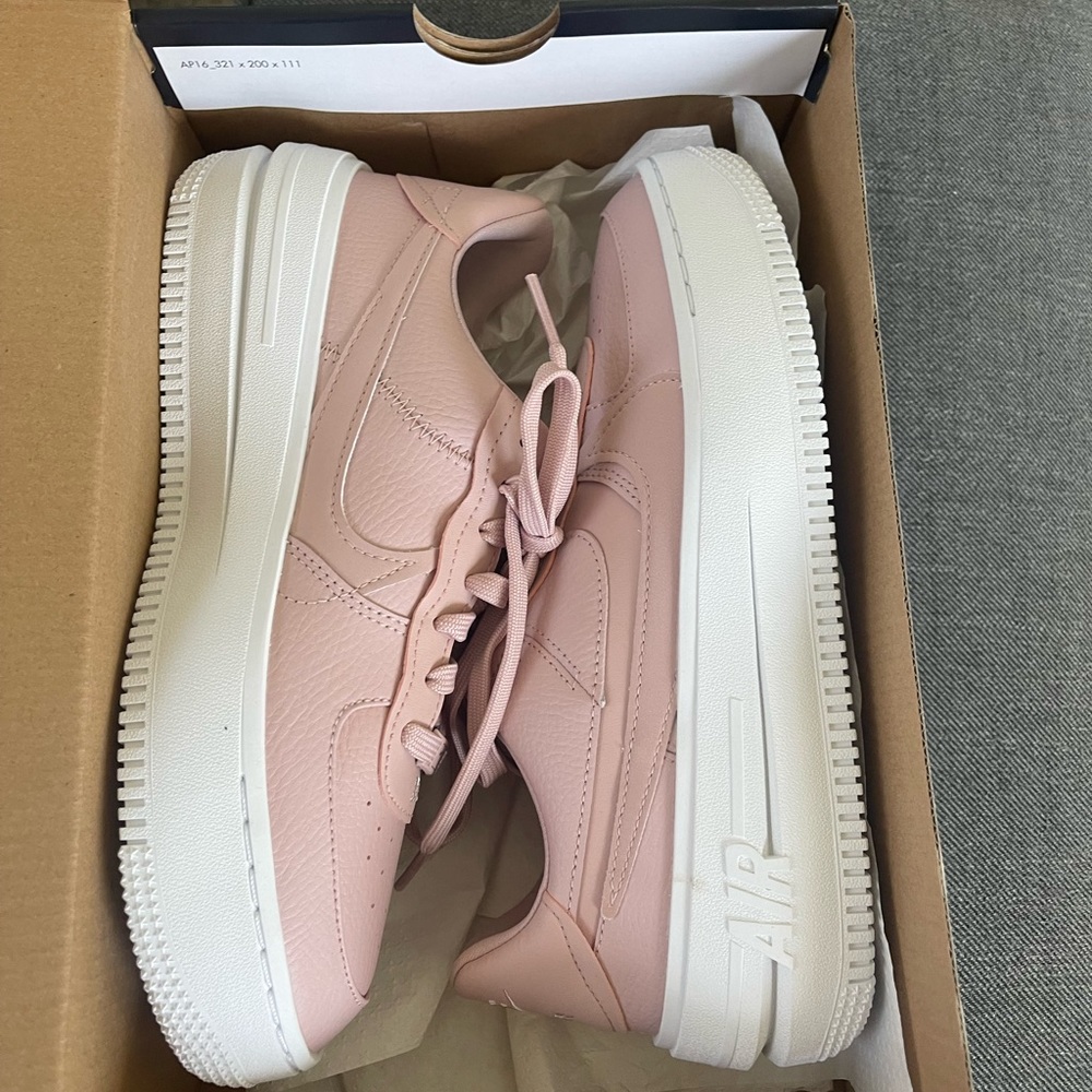 Women’s Nike Air Force 1 PLT.AF.ORM pink size 8